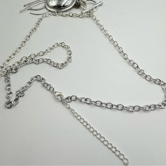 C1946 Silver Tone Tussle Large Pendant Drop Toggle Necklace - Picture 7 of 9